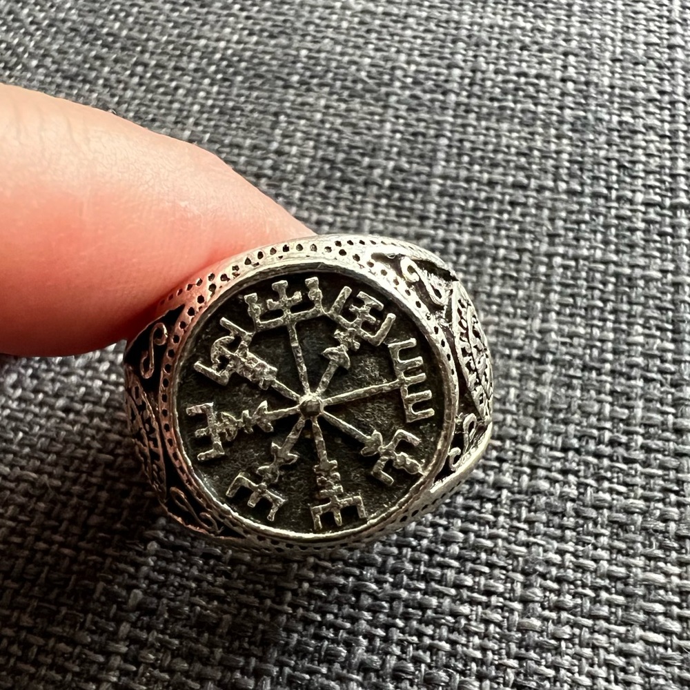 Viking ring Vegvisir